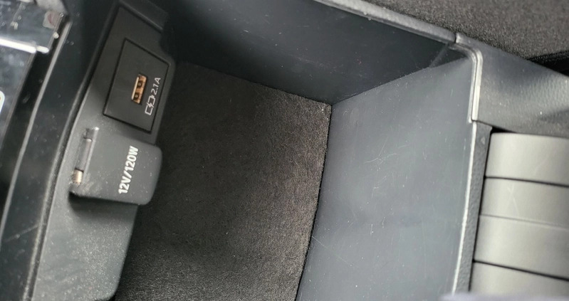 Toyota Corolla cena 72900 przebieg: 236105, rok produkcji 2019 z Uniejów małe 301